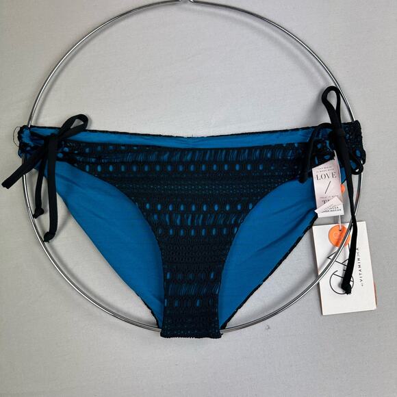 CA by Vitamin A Women’s Medium Micheala Crochet Reversible - Picture 1 of 7